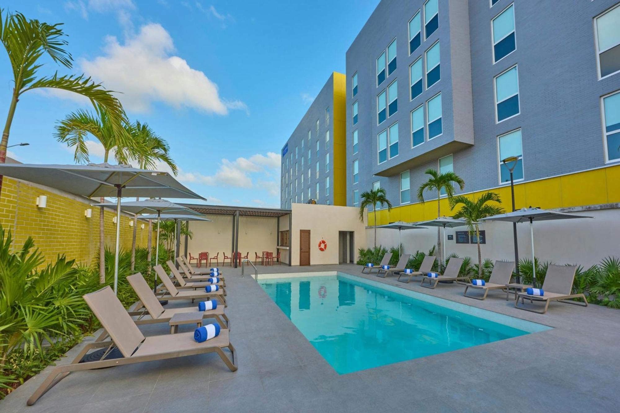 City Express By Marriott Cancun Aeropuerto Alfredo V. Bonfil Екстериор снимка